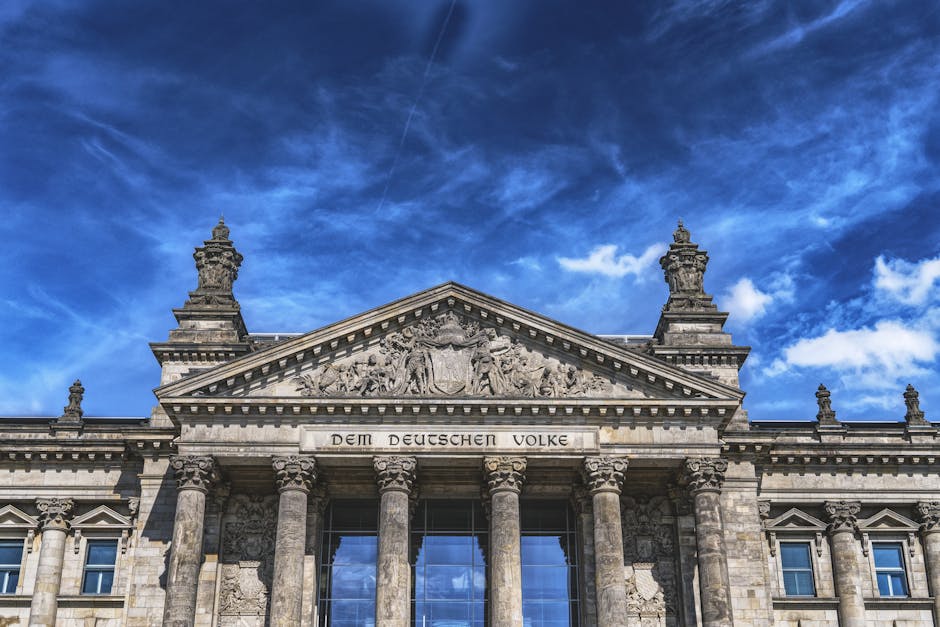 bundestag-reichstag-berlin-bundestagswahl-959256-959256 Low angle view of the iconic Reichstag building in Berlin with clear blue skies.